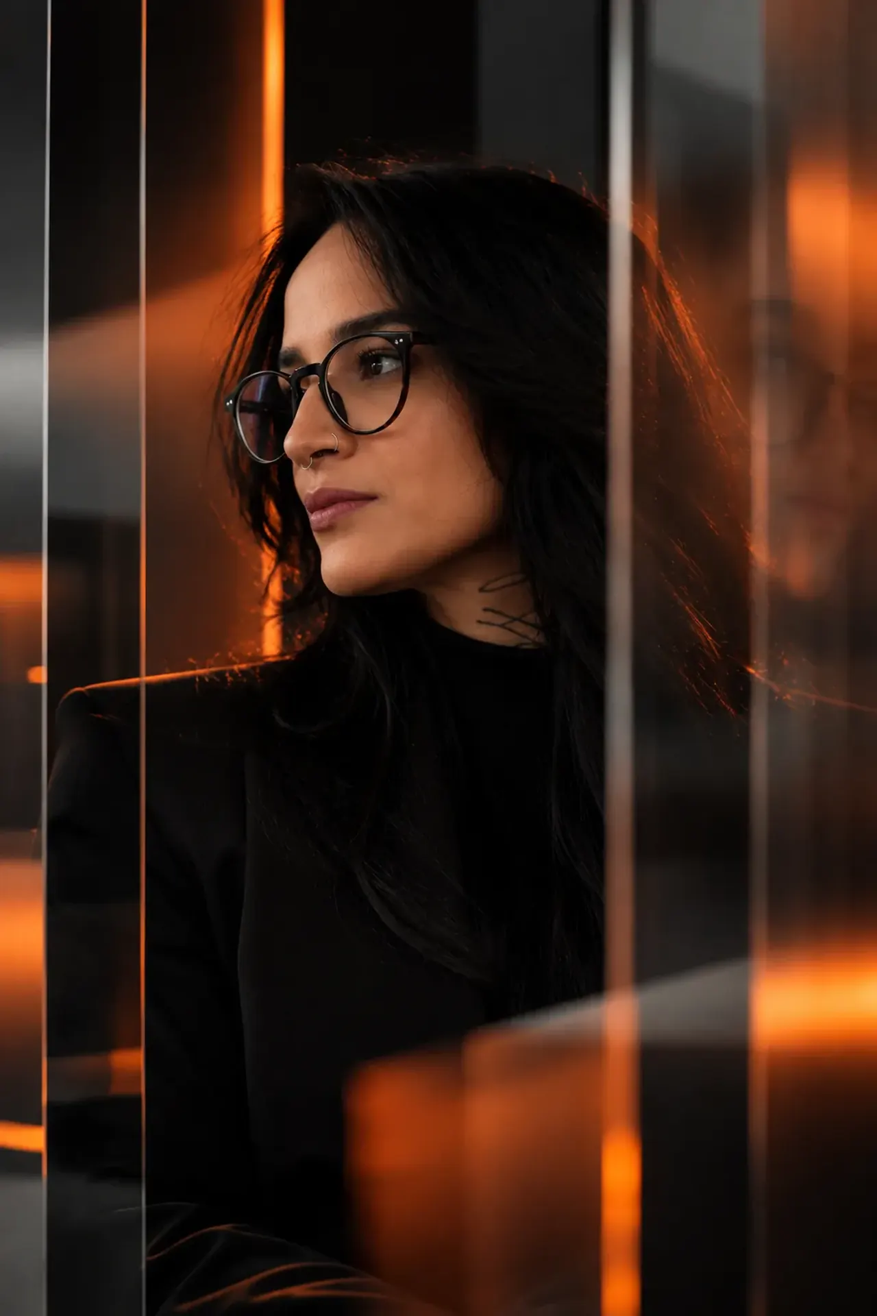 Rita Rodrigues em luz âmbar